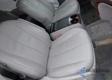 2014 Toyota Sienna Xle V6 8 Passenger z USA, uszkodzony, nr VIN 5TDYK3DC2ES457089